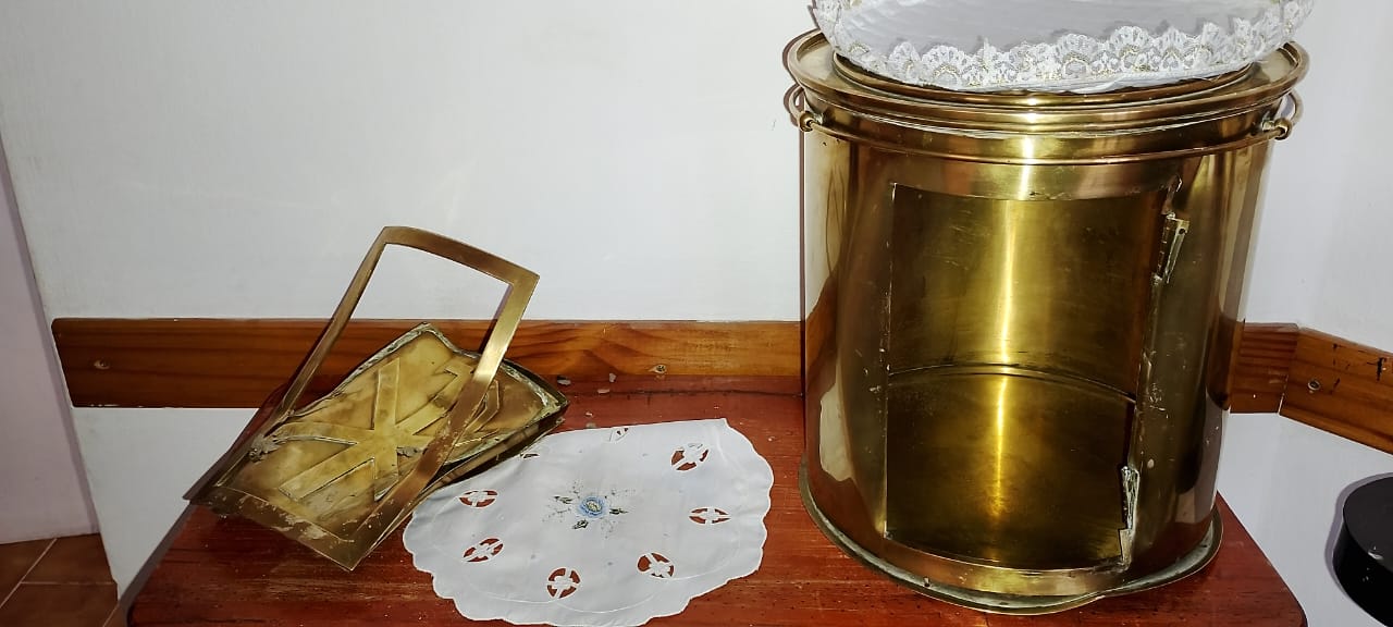 Vandalizaron una capilla en Malagueño: Pisaron hostias, se llevaron el vino de misa y rompieron el sagrario