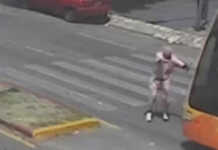 Córdoba: Un peatón de 84 años fue atropellado por un colectivo en Rafael Núñez (Video)