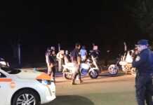 Una horda de motos quiso romper el cerrojo en la Costanera: hubo incidentes y un detenido