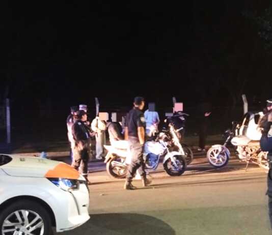 Una horda de motos quiso romper el cerrojo en la Costanera: hubo incidentes y un detenido