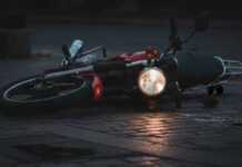 Chocaron a un motociclista en pleno centro de Carlos Paz