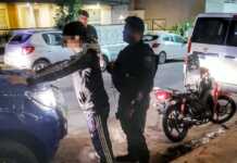 Carlos Paz: Hacía maniobras peligrosas en moto, quiso escapar de la policía pero terminó detenido