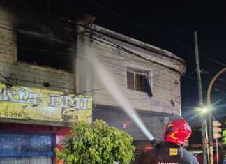 Ardió una casa en Córdoba y de milagro rescataron a una mujer y a un niño