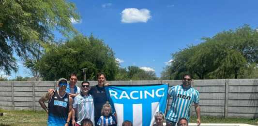 “Racing es familia”: hinchas de Carlos Paz vivieron juntos la previa de la final en Santiago