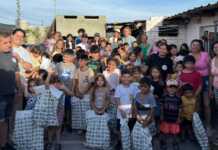 J Balvin y Valentina Ferrer están en Carlos Paz y visitaron un comedor con el Club Lechero