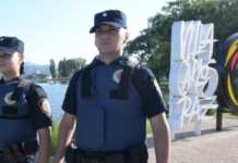 Robaron un cono de tránsito en pleno centro de Carlos Paz y terminaron detenidas