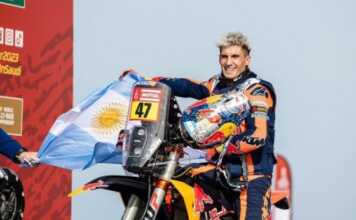 Benavides hizo historia en el Dakar: ganó por apenas dos segundos y logró su primer título en motos
