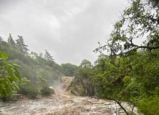 Arroyo Tanti: Impactantes imágenes de la creciente en La Cascada (VIDEO)