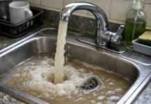 Crisis del agua: Entre el suministro no potable y el reclamo de vecinos, “Agua con aspecto de té con leche o mucho peor”