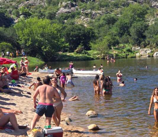 Llegar cuesta, quedarse enamora: la Playa de los Hippies en su mejor momento (Fotos)