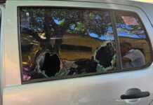 Se negó a dar dinero y le destrozaron el auto: tres detenidos