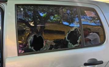 Se negó a dar dinero y le destrozaron el auto: tres detenidos