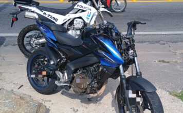 Un motociclista fue hospitalizado tras un choque con una camioneta en Villa del Lago