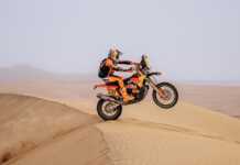 En la cima, a dos días del final: Luciano Benavidez domina la clasificación de las motos en el Dakar