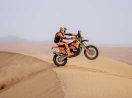 En la cima, a dos días del final: Luciano Benavidez domina la clasificación de las motos en el Dakar