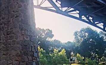 Un auto cayó desde el puente Carretero de Cosquín y hubo heridos