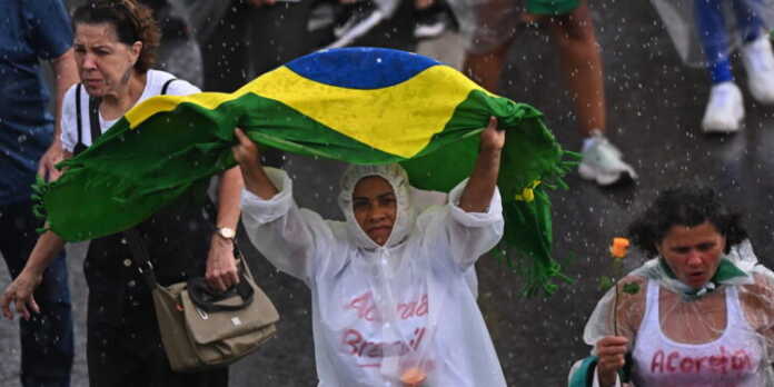manifestacion-en-brasil-a-favor-de-jair-bolsonaro-1-750x375