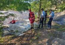Salvaron a un padre y a sus dos hijos tras quedar atrapados por la crecida del río en Parque Síquiman