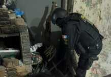 Cosquín: Desarticulan un punto de venta de drogas y detienen al hombre que las vendía