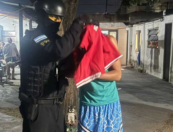 usaban un local de ropa para vender drogas