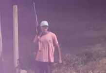 Fuerte disputa entre vecinos de Carlos Paz quedo grabada en video: Los amenazaba con un arma