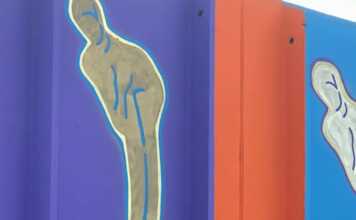 Artistas pintaron el mural en homenaje a los Premios Carlos