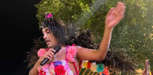 Pablito Castillo se adelantó al carnaval e hizo bailar a una multitud en la peatonal