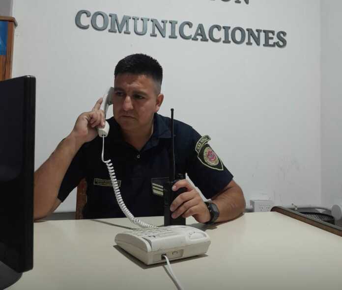 Policia y vecina salvaron a la mujer
