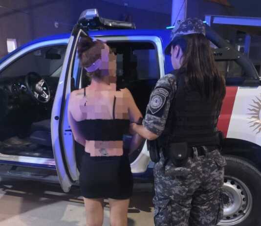 Colinas: La vecina lo golpeó por el agua que derramaba mientras lavaba su auto