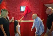 Emotivo homenaje: La sala del Teatro Zorba ya lleva el nombre de René Bertrand