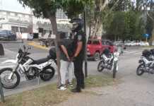 Riña callejera: Se trenzaron a golpes en el Centro y los detuvieron