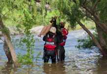 Arriesgado rescate: ocho personas quedaron aisladas por la creciente en Villa de Soto