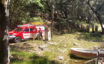 Lo encontraron flotando en el lago: investigan la muerte de un hombre en Calamuchita