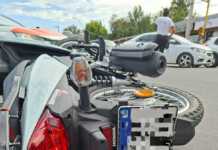 Una joven motociclista sufrió fractura tras impactar con un auto en Playas de Oro
