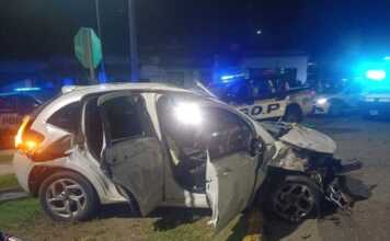 Persecución y tensión: un vehículo volcó y su conductor fue detenido en el ingreso a Villa Carlos Paz