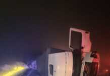 La niebla complicó el tránsito y un camión volcó en el Camino de las Altas Cumbres