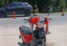 Dos heridos tras un fuerte choque entre un auto y una moto en San Antonio