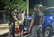 Carlos Paz: Se llevaba dos cajones de envases de un almacén, pero no llegó muy lejos