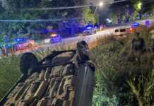 Volcó su auto tras impactar contra la montaña en Villa del Lago