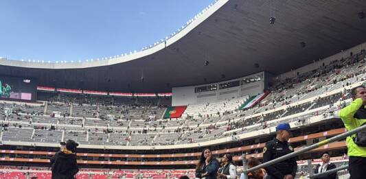 Trágico final en la reapertura del Estadio Azteca: murió un hincha mexicano