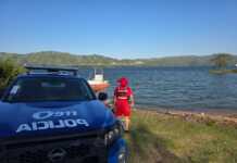 Tragedia en el lago: Un hombre murió tras el vuelco de una lancha en el San Roque