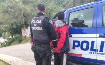 Carlos Paz: Asustó a los vecinos con un cuchillo y lo detuvieron