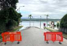 Carlos Paz: las aguas bajan tras el desborde del lago, pero aún hay cortes en la Costanera