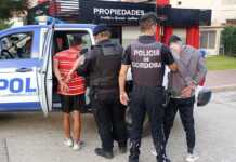 Le intentaron robar el celular a un vecino y los detuvo la Policía