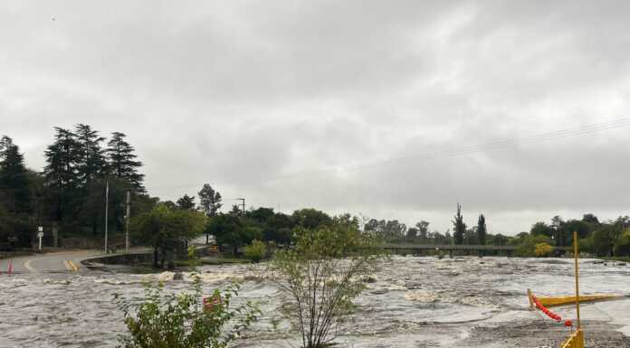 Cierran vados y el puente Terzi: Crecen los ríos que alimentan el San Roque