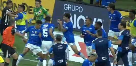 ¡Escándalo mundial! Batalla campal en la final de Brasil: 23 expulsados y el recuerdo de un récord argentino