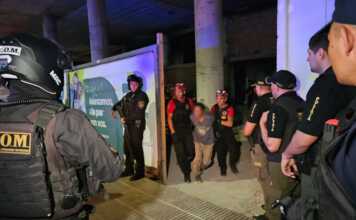 Desalojo y tensión en “La Mole”: el Ministerio de Seguridad intervino el edificio tras el peligroso video del niño en la cornisa