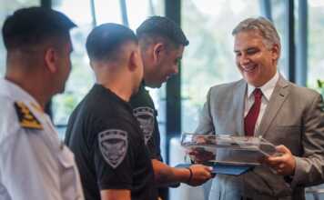 Llaryora les dio un ascenso extraordinario a los policías que encontraron a la niña en Cosquín