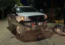 Choque entre una moto y una camioneta en Carlos Paz: una mujer resultó herida