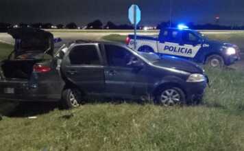 Tragedia vial en Córdoba: dos muertos y una mujer herida tras un choque contra un poste